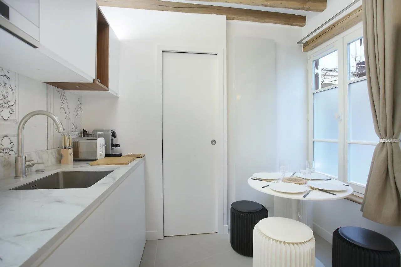Apartment Le Marais By Studio Prestige Paris France