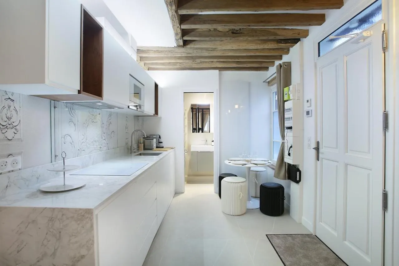 Apartment Le Marais By Studio Prestige Paris France