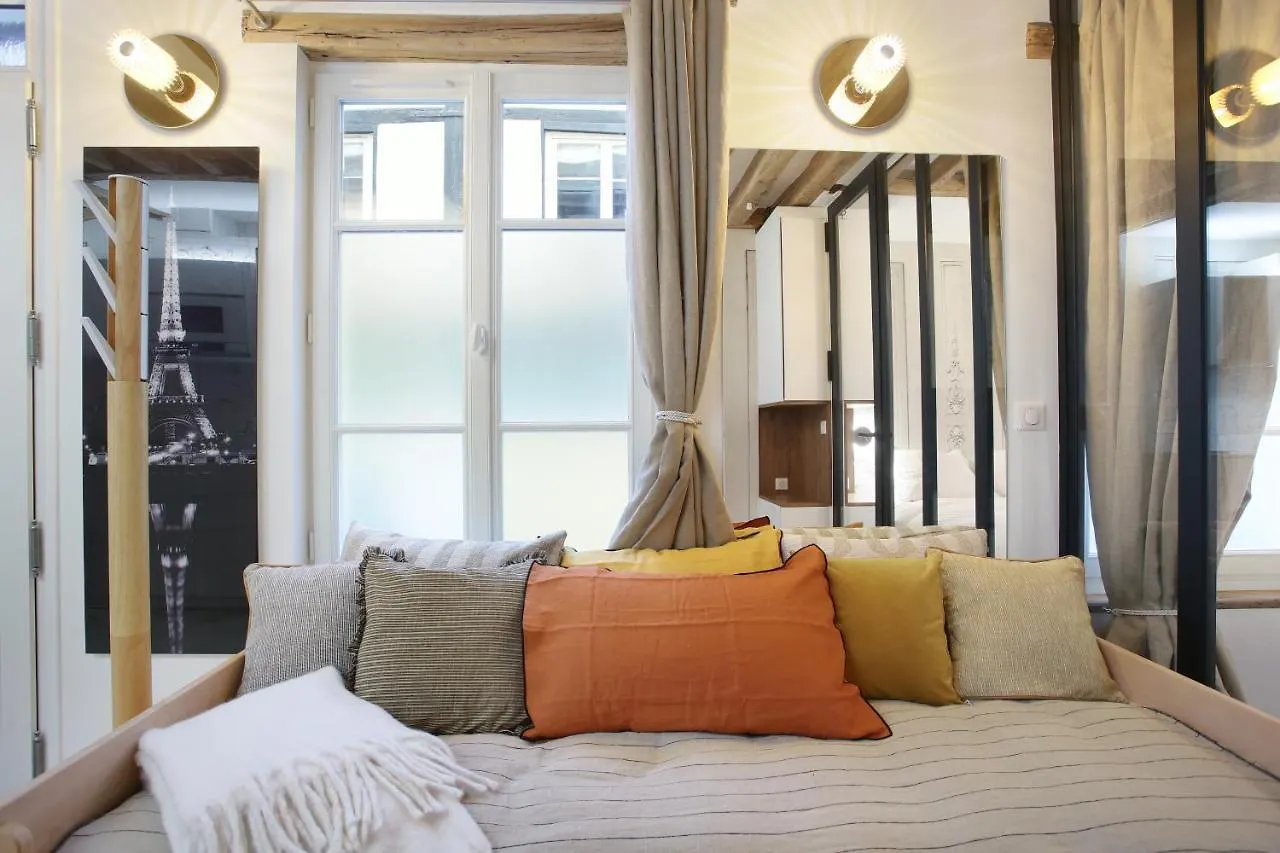 Apartment Le Marais By Studio Prestige Paris France