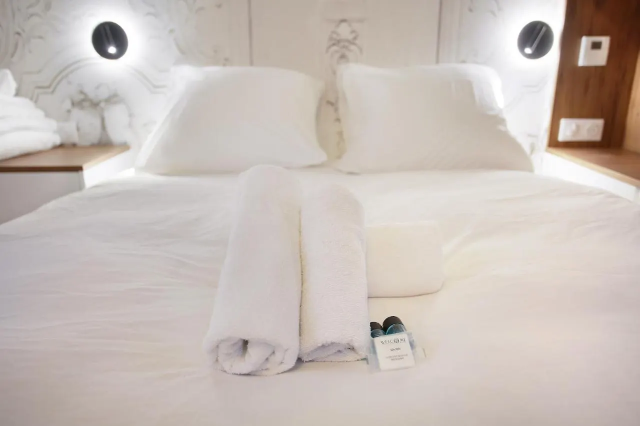 Apartment Le Marais By Studio Prestige Paris France